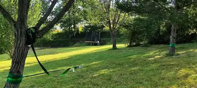 a green rope tied to a tree in a park at Camping des vignes in Dun