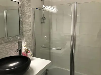 a bathroom with a shower and a black sink at Le Mazagran proche du centre ville et 15 mn de la plage in Narbonne