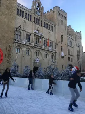 a group of people standing in front of a building at Le Mazagran proche du centre ville et 15 mn de la plage in Narbonne