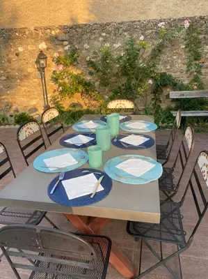 a table with blue plates and napkins on it at La Marelle chambre d hôtes à 500m du Canal du Midi in La Redorte