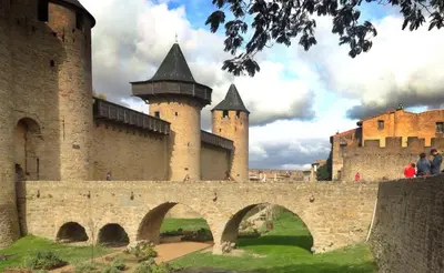 a castle with two towers and a bridge at Pradines in Saint-André-de-Roquelongue