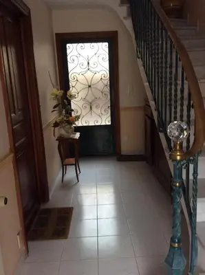 a hallway with a door and a staircase with a window at Havre de Paix Centre ville Narbonne, T3 confortable, près de l'ARENA et du GRAND BUFFET in Narbonne