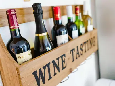 a wooden wine rack with wine bottles on it at Pavillon 3 pièces avec Terrasse à Gruissan - 4 Couchages, Animaux Admis, Parking Privé - FR-1-409-31 in Gruissan