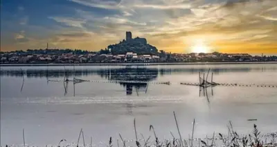 a large body of water with a city in the background at Duplex Climatisé 65m2 refait à neuf in Gruissan