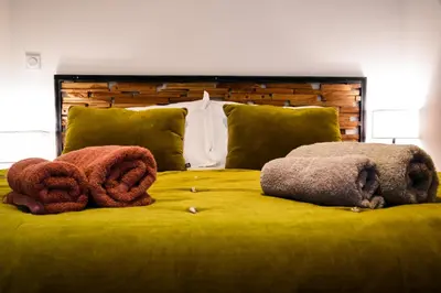 a bed with two stuffed animals on top of it at L'Autre Jardin, centre historique, calme, garage gratuit in Mirepoix