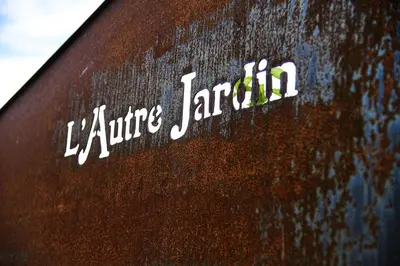 a metal object with the wordiane jarrell written on it at L'Autre Jardin, centre historique, calme, garage gratuit in Mirepoix