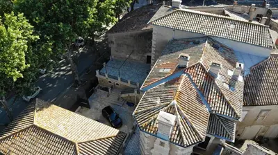 an overhead view of roofs of buildings with a car at Château Tallavignes in Fabrezan
