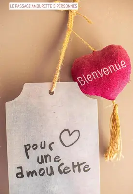 a sign that saysrue un me am new letter at Le Passage in Carcassonne