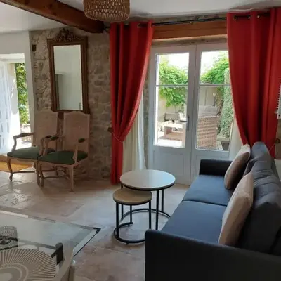 Le Logis des Remparts à l'intérieur de la Cité médiévale