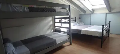 two bunk beds in a room with a window at Gites Vert à la mer climatisation dans toutes les pièces in Port-la-Nouvelle