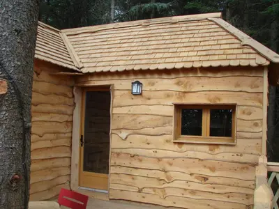 a log cabin with a door and a window at Cabane Écureuil & Cabane Chevreuil in Fournes-Cabardès