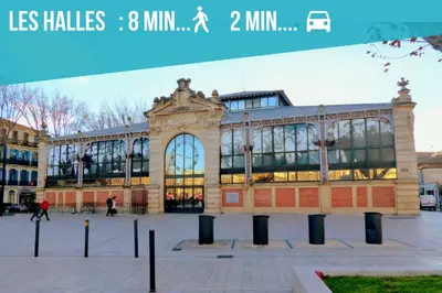 a large building with people walking in front of it at La Maisonnette Narbonnaise (Proche Grands Buffets) in Narbonne
