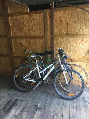 two bikes parked next to each other in a barn at les camélias in Mazamet