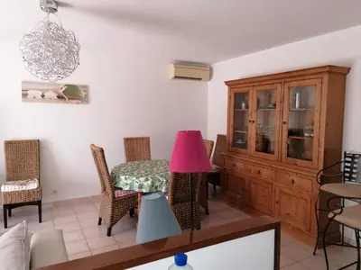 a dining room with a table with a pink lamp at Escapade Audoise in Sallèles-dʼAude