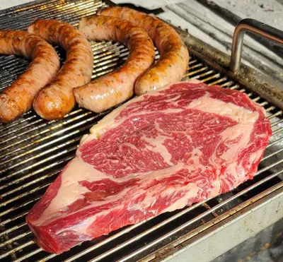 a piece of meat and sausages on a grill at Le Tournedos in Lézignan-Corbières