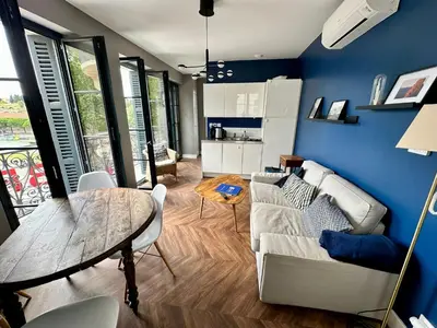 a living room with a couch and a table at le bristol appartement Canal & Chénier CanalduMidi in Carcassonne