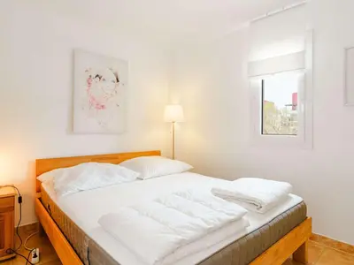 a bedroom with a bed with white sheets and a window at CE12 Pavillon 3 pièces 6 couchages proche plage du Grazel - FR-1-409-70 in Gruissan