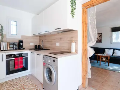 a kitchen with a washing machine and a living room at CE12 Pavillon 3 pièces 6 couchages proche plage du Grazel - FR-1-409-70 in Gruissan