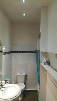 a bathroom with a toilet and a sink at Appartement avec Terrasse in Narbonne