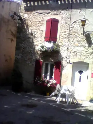 a table and chairs in front of a building at La maison des vendangeurs in Trausse