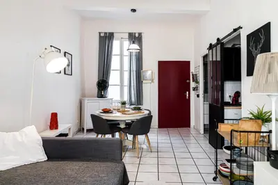 a living room with a couch and a table at Le Temps d'Eugène Centre historique in Narbonne