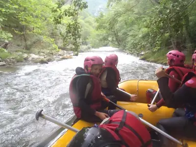 a group of people in a raft on a river at L'Ostalet in Prugnanes