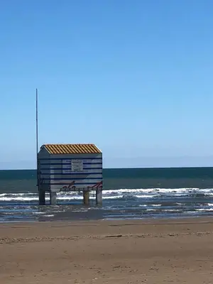 a lifeguard shack sitting on the beach at Résidence les jardins du phoebus appartement in Gruissan