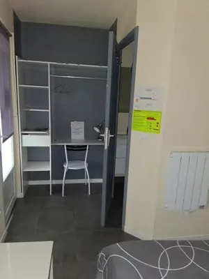 a small room with a desk and a chair at Hotel Motel Limoux in Limoux