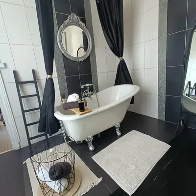 a bathroom with a white tub and a mirror at Entre Bastide et Cité et son rooftop in Carcassonne