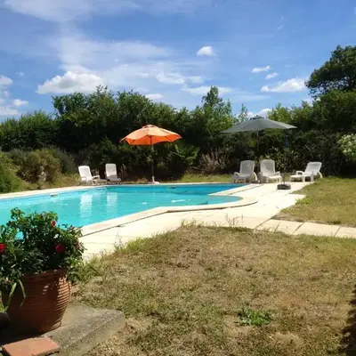 Manoir enchanteur à Cailhau avec piscine privée sécurisée