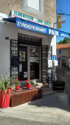 a restaurant with a sign on the front of it at Gîte proche du canal du midi et Narbonne 2 chambres in Mirepeisset