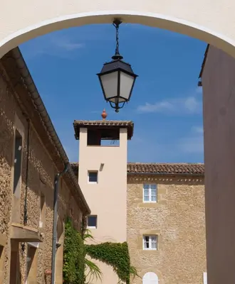 an archway with a street light and a building at La Ginelle - Appartement Bocage in Airoux
