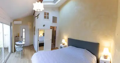 a bedroom with a white bed and a mirror at Chambre indépendante à Carcassonne in Carcassonne