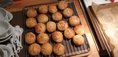 a tray of muffins sitting on a cooling rack at Chambres d'Hôtes et Gîtes- L'Abri sous Roche in Tautavel