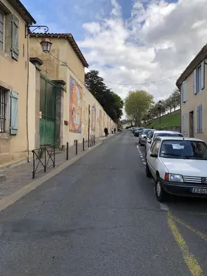 a street with cars parked on the side of the road at spacieux logement face à la Cité Médievale in Carcassonne