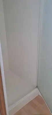 a corner of a room with white walls at Chalet et mobil homes dans la montagne au Camping les Sapins in Camurac