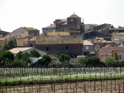 a city with a bunch of buildings in the background at ETAPE DE ST COUAT in Saint-Couat-dʼAude