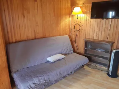 a small bed in a corner of a room at ETAPE DE ST COUAT in Saint-Couat-dʼAude