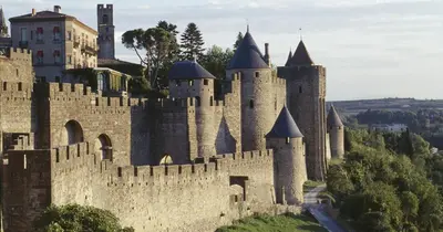 a large castle with turrets on a hill at ETAPE DE ST COUAT in Saint-Couat-dʼAude