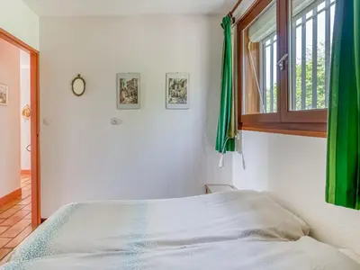 a bedroom with a bed and a window at Villa w Garden & Guest House in Prades-sur-Vernazobre