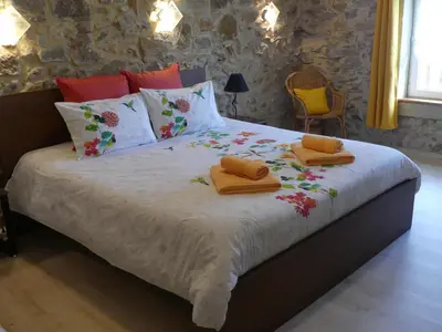 a bed with two towels and pillows on it at Chambres d'hôtes Les Gragniotes in Tournissan