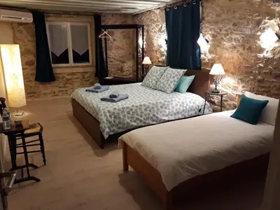 a hotel room with two beds and two lamps at Chambres d'hôtes Les Gragniotes in Tournissan