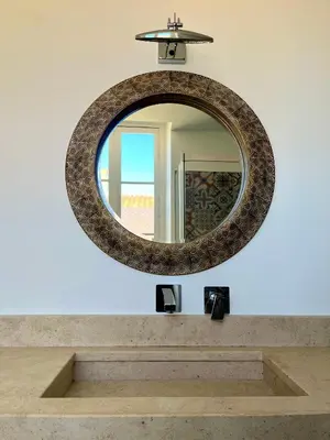 a bathroom with a mirror on a wall at LA COUR CARREE - chambres d'hôtes in Carcassonne