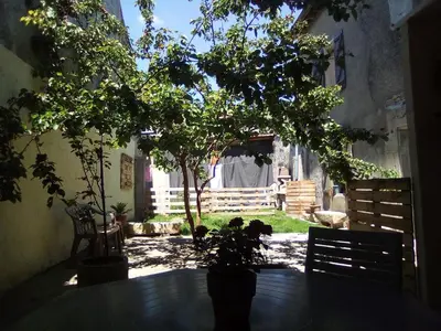 a tree sitting on top of a table next to a fence at Charmant studio centre ville Mirepoix in Mirepoix