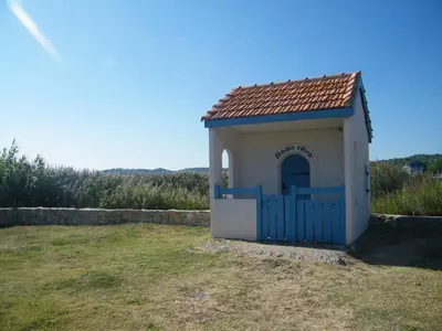 a town with a castle on top of a hill at Perle méditerranéenne au coeur du port de Gruissan in Gruissan