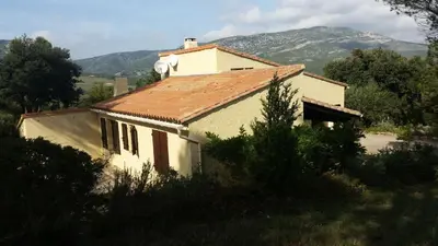an old white house with a rusty roof at Le Cers in Ribaute