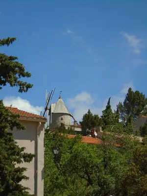 a building with a windmill on top of a roof at Studio les trois chemins in Cucugnan