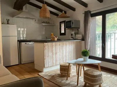 a kitchen with a table and a counter top at Montez au créneau, Face à la Cité vue sublime in Carcassonne