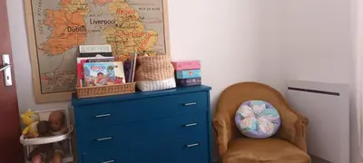 a blue dresser and a chair with a blue dresser at Le Nid de Jeanne in Lézignan-Corbières