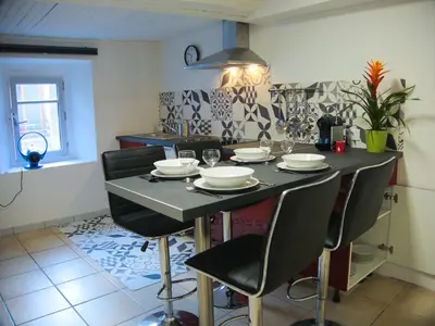 a dining room with a table and chairs in a kitchen at REPUBLIQUE Centre in Carcassonne
